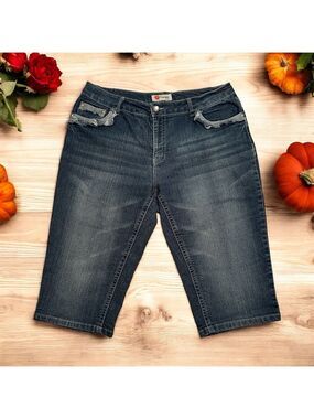 Kiss Therapy Capri Denim Jean Bling Shorts Womens 14 Blue Distressed Casual Crop